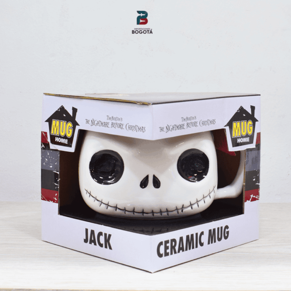 Mug cabeza Jack Skellington 3D en cerámica blanca con sonrisa cosida y ojos negros