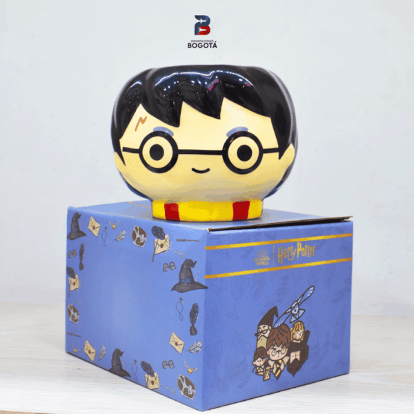 Mug cabeza Harry Potter 3D en cerámica estilo chibi con bufanda de Gryffindor