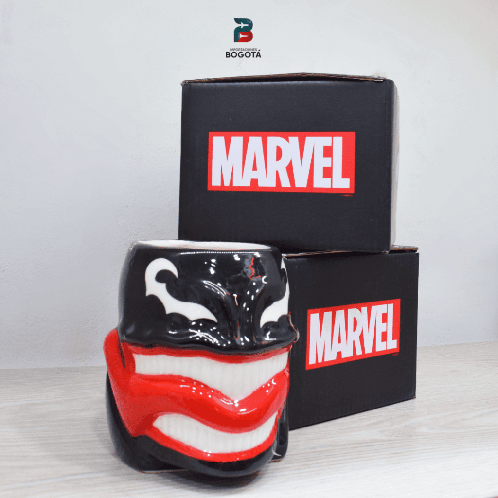 Mug cabeza Venom en cerámica 3D negro con ojos blancos y gran lengua roja