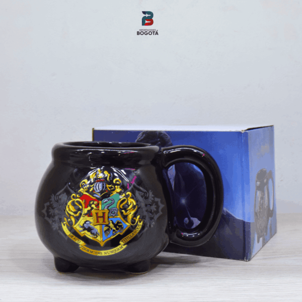Mug caldero Hogwarts Harry Potter en cerámica negra con escudo de las casas