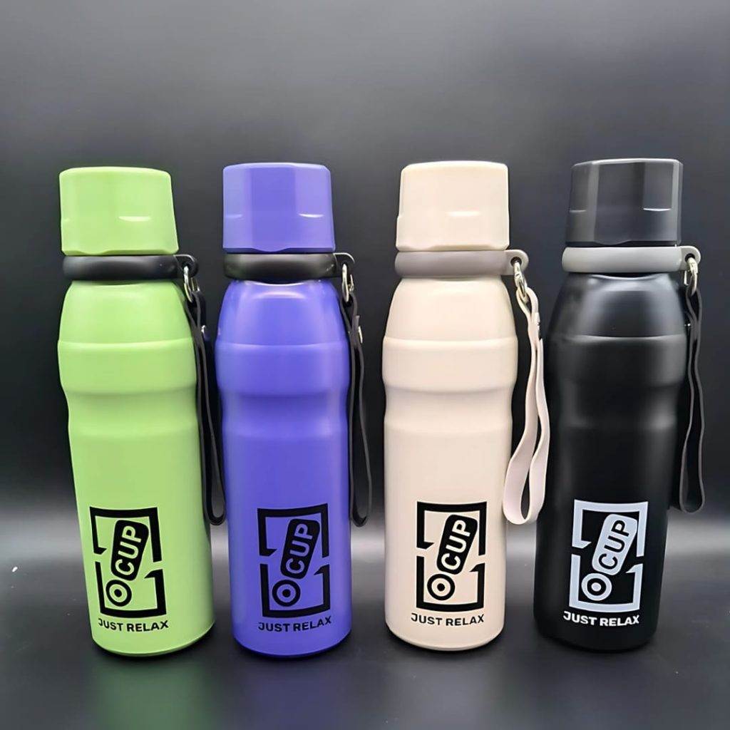 Termo Just Relax 650 ml con correa y tapa rosca en colores mate — verde, morado, crema y negro | Importaciones Bogotá