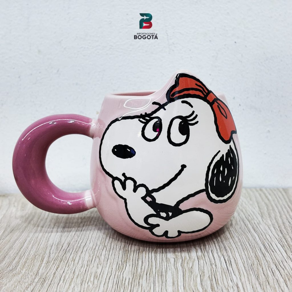 Mug Snoopy Rosa en cerámica con Belle, moño rojo y asa rosa
