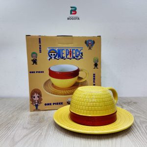 Set de taza y platillo One Piece con diseño 3D del Sombrero de Paja de Luffy.