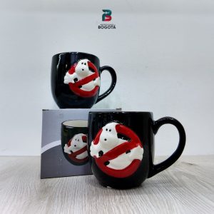 Mug Ghostbusters 3D con logo No Ghost en relieve — vista principal con caja | Importaciones Bogotá