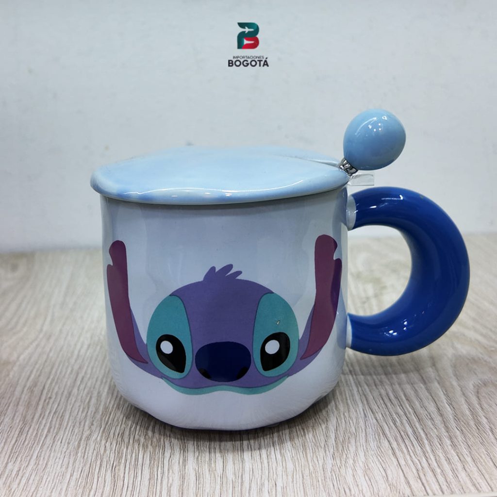 Mug Stitch azul con tapa y cucharita — cerámica esmaltada | Importaciones Bogotá