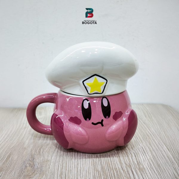 Mug Kirby rosa — detalle frontal con tapa y estrella | Importaciones Bogotá
