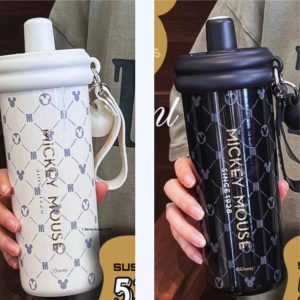 Termo Mickey Mouse 600 ml con correa y boquilla — blanco y negro | Importaciones Bogotá