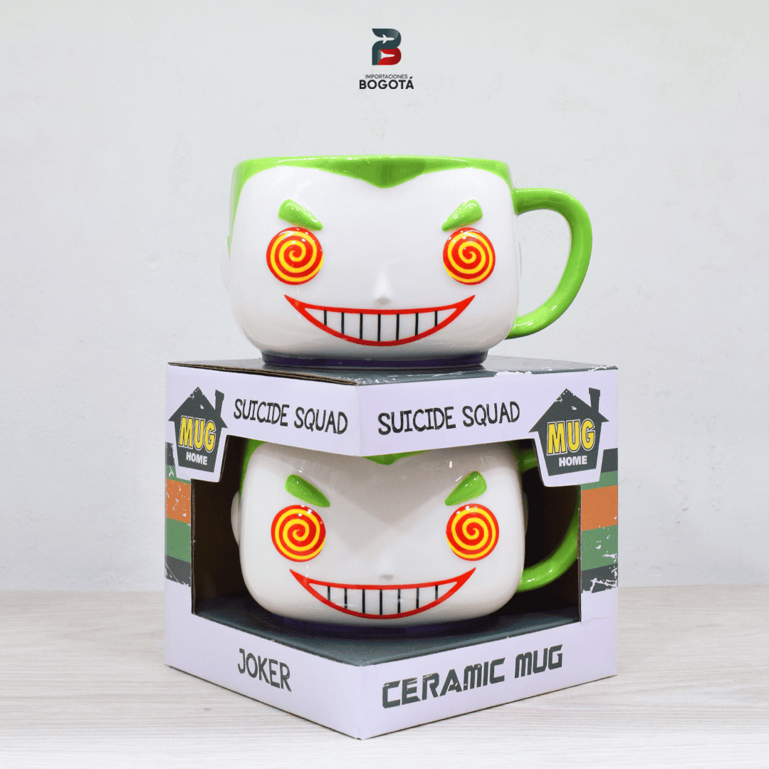 mug Joker de cerámica estilo funko con ojos hipnóticos y gran sonrisa sobre caja de regalo