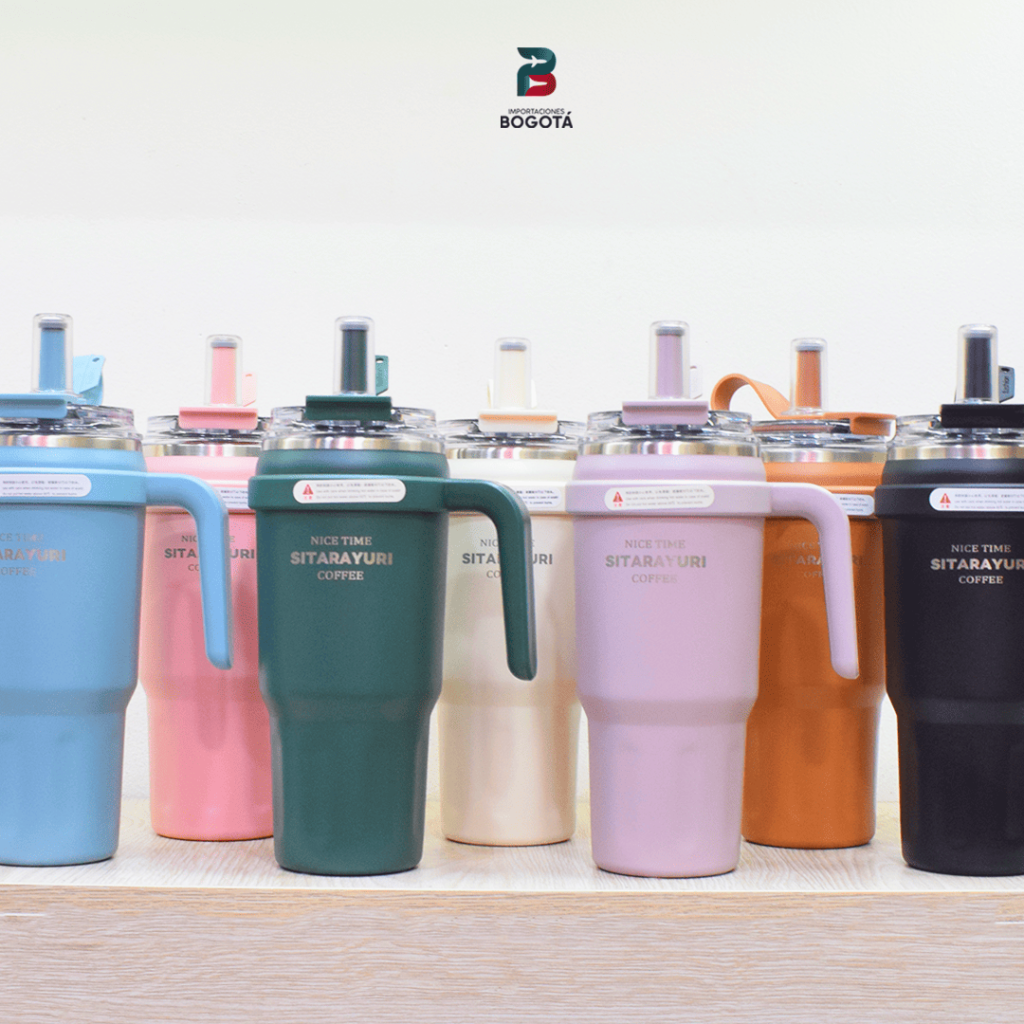 Termo SITARAYURI 780 ml con asa y sorbete — tapa transparente, base cónica y colores mate | Importaciones Bogotá