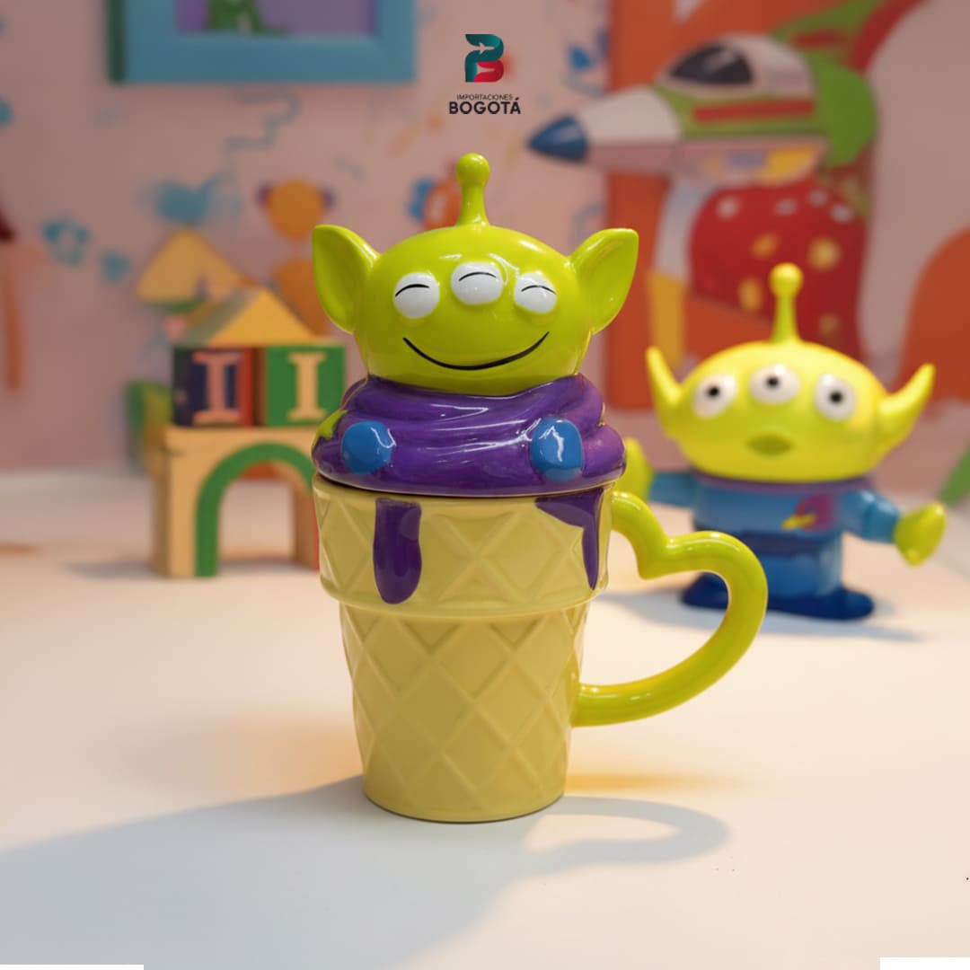 Mug Alien Toy Story 3D con diseño de helado de cerámica sobre fondo infantil