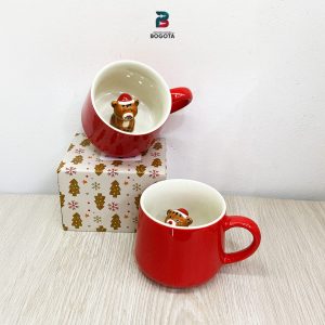 Mug navideño con oso en el interior de cerámica roja