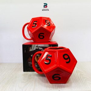 aza de cerámica roja en forma de dado de 20 caras con números en relieve negros