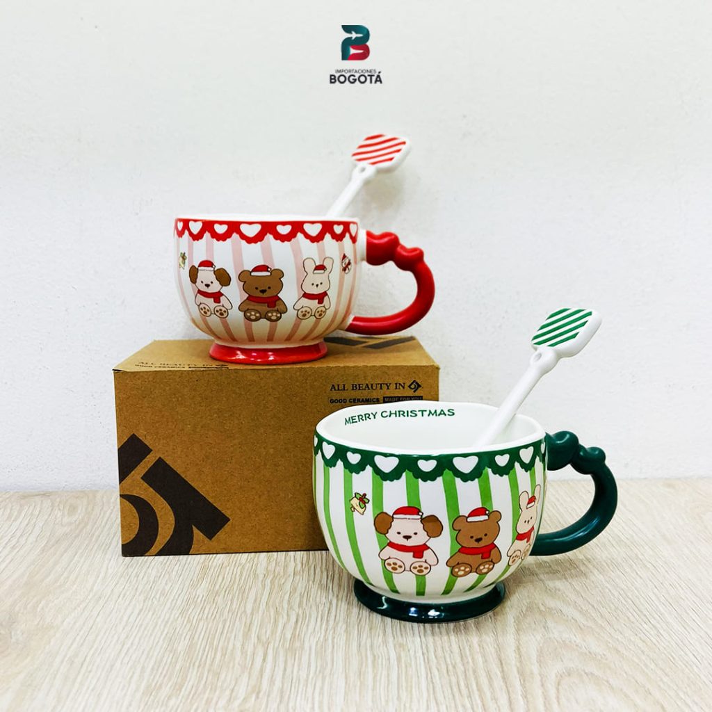 Taza navideña de cerámica con ilustraciones de animales festivos y cuchara decorativa